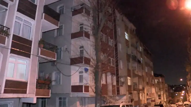 Kolonlardan Gelen Sesler Panik Yarattı: Apartman Tahliye Edildi