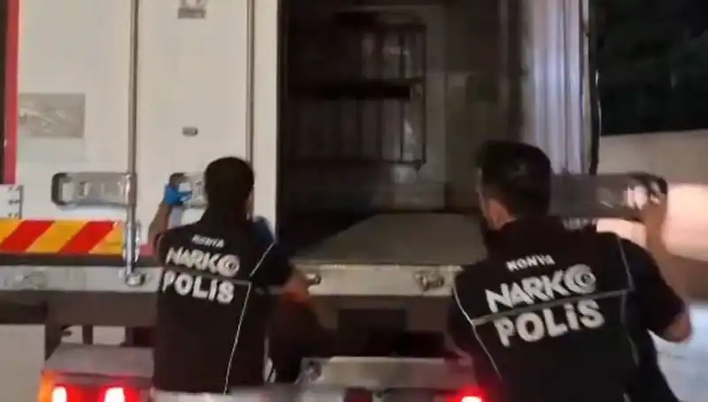 Konya’da Uyuşturucu Operasyonu: Dört Şüpheli Suçüstü Yakalandı