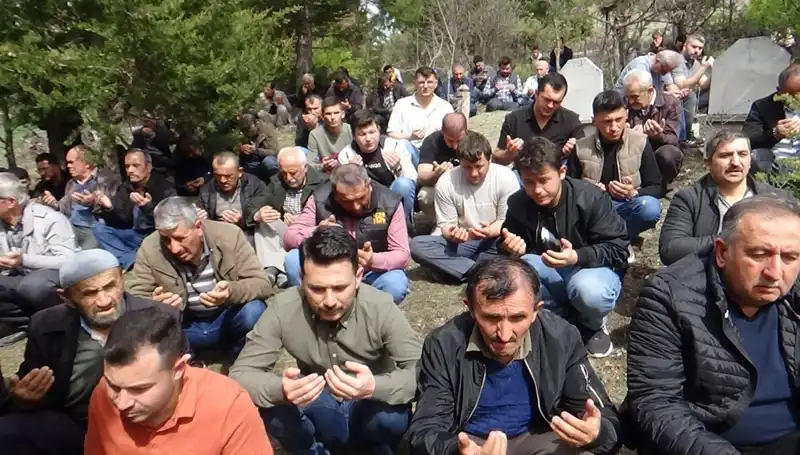 Köyünü Seven Genç, Gözyaşlarıyla Uğurlandı!