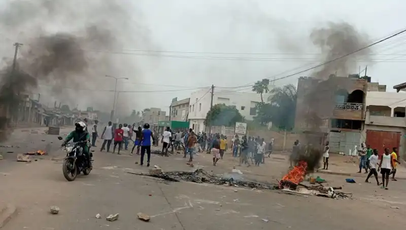Togo'da Suçlama: Nehirlerde Bulunan 7 Ceset Protestoları Alevlendirdi