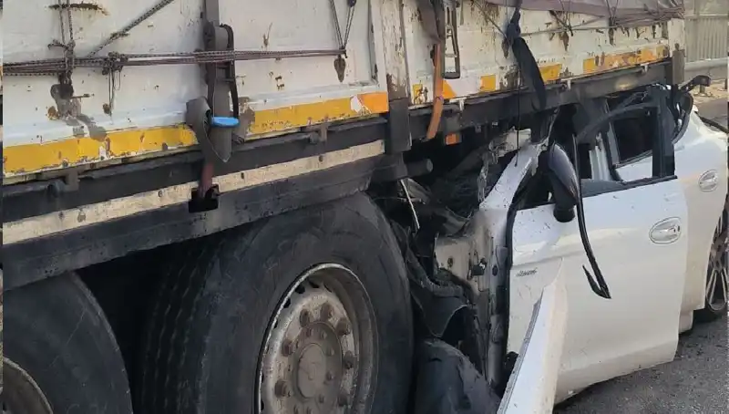 TIR'a Arkadan Saplanan Ok, Kaza Sonrası Ne Kadar Zarar Verdi?