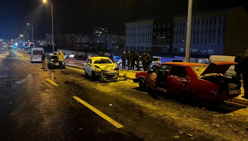Kayseri'de Korkutan Kaza: 11 Araç Birbirine Girdi, Yaralılar Var!
